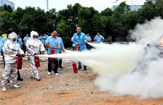 2018年9月皖南電機組織消防滅火演練現場